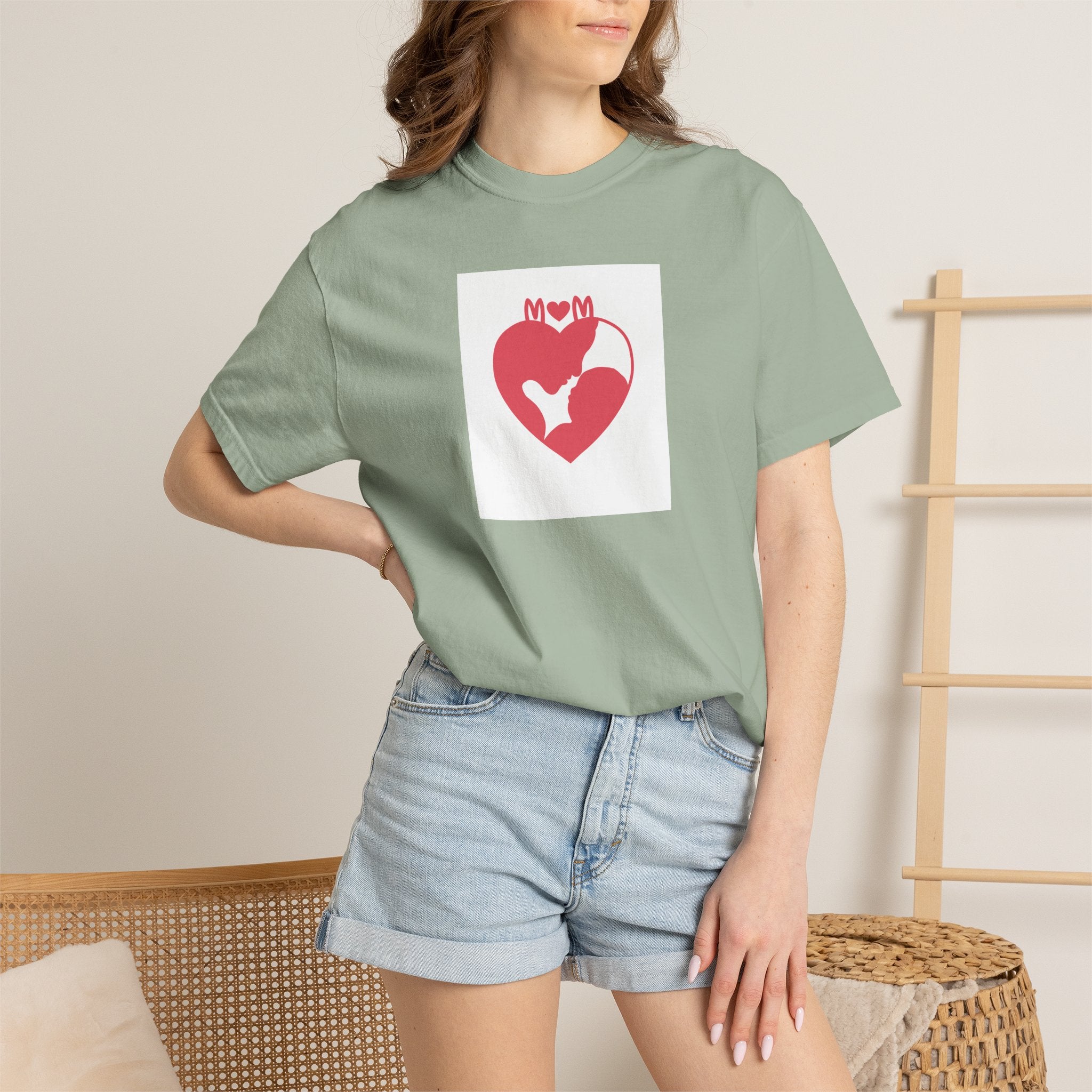 Mom Heart Cat T-Shirt – Cute Pet Mom Graphic Tee