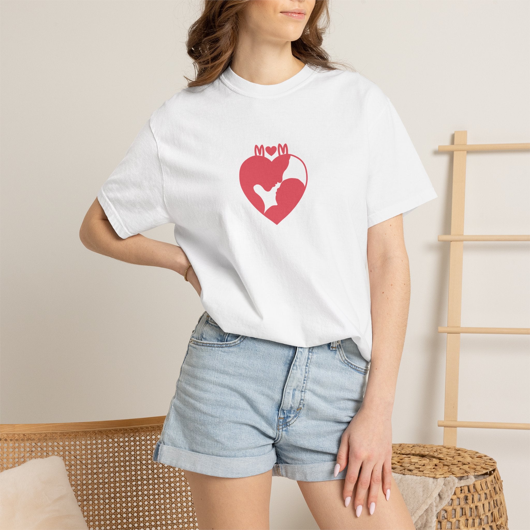 Mom Heart Cat T-Shirt – Cute Pet Mom Graphic Tee